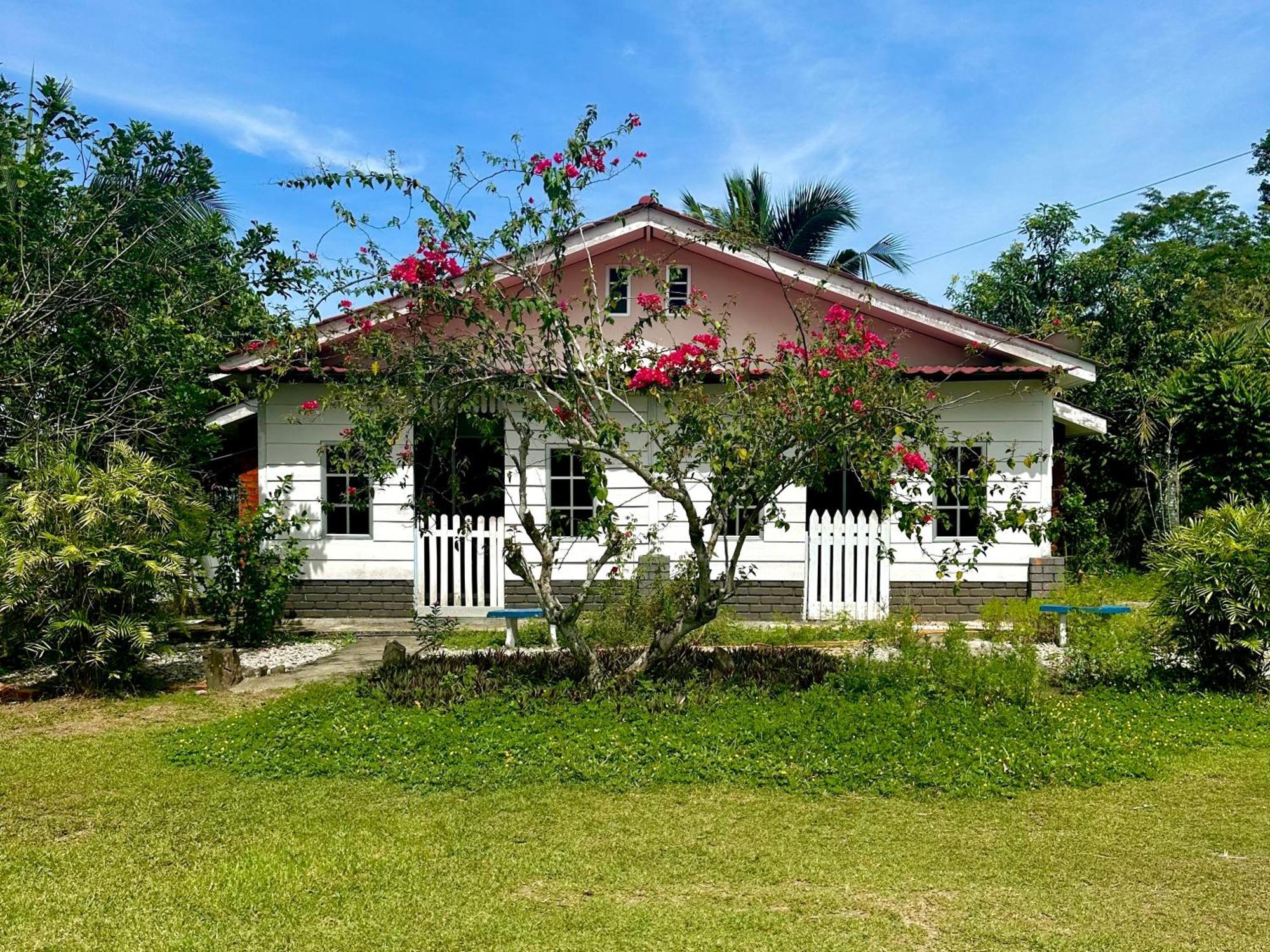Kapal Terbang Guest House Langkawi Пантай-Сенанг Экстерьер фото
